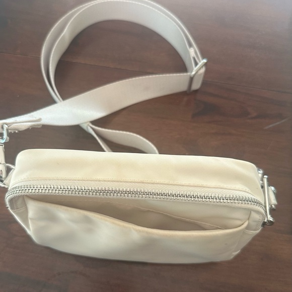 Lululemon Cream Crossbody Bag - Picture 4 of 6